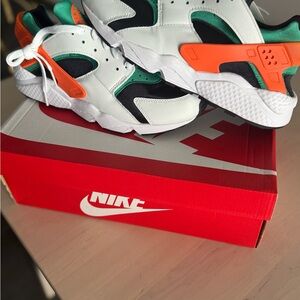 Nike White and Orange Sneakers (huaraches Miami hurricanes (